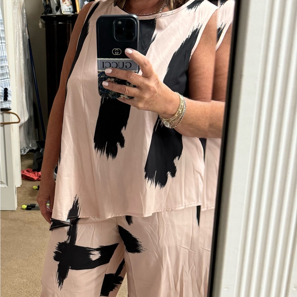 2 piece outfit woman’s
